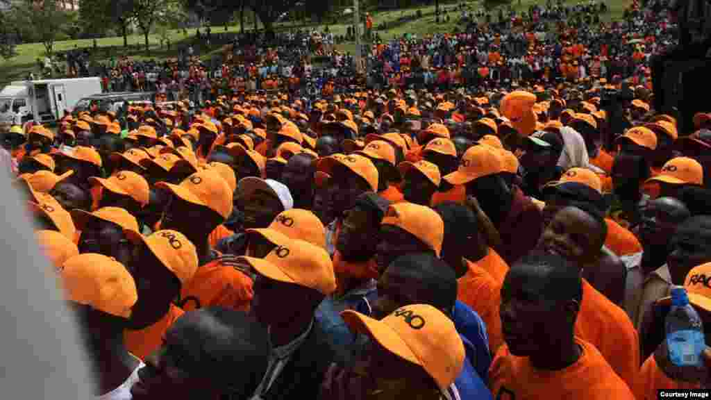 Wafuasi wa Muungano wa Upinzani (NASA) wakishiriki katika mkutano huko Uhuru Park, Nairobi nchini Kenya.