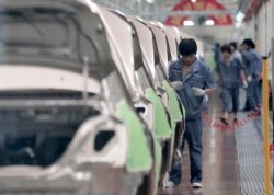 Pabrik perakitan mobil Geely Cixi, pembuat mobil China di Cixi, China, 21 Juni 2012. (Foto: dok).