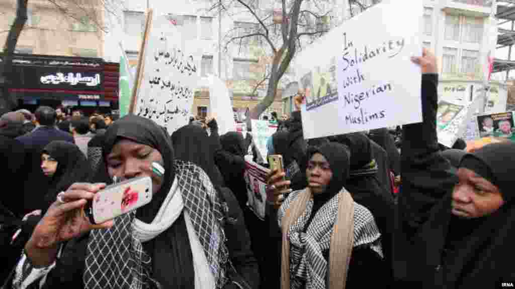 راهپیمایی طلاب حوزه علمیه مشهد در اعتراض به کشته شدن شیعیان در نیجریه