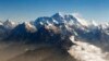 Mayat ke-13 Dikeluarkan dari Timbunan Salju di Everest