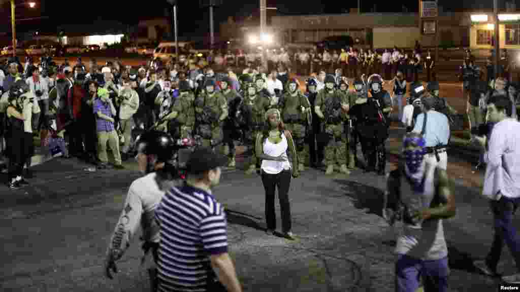 Demonstrators protesting against the shooting of Michael Brown are surrounded by police in riot gear in Ferguson, Missouri, Aug. 19, 2014. 