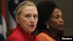 Američka državna sekretarka Hilari Klinton i ministarka spoljnih poslova Južnoafričke republike, Maita Nkoana-Mašabane