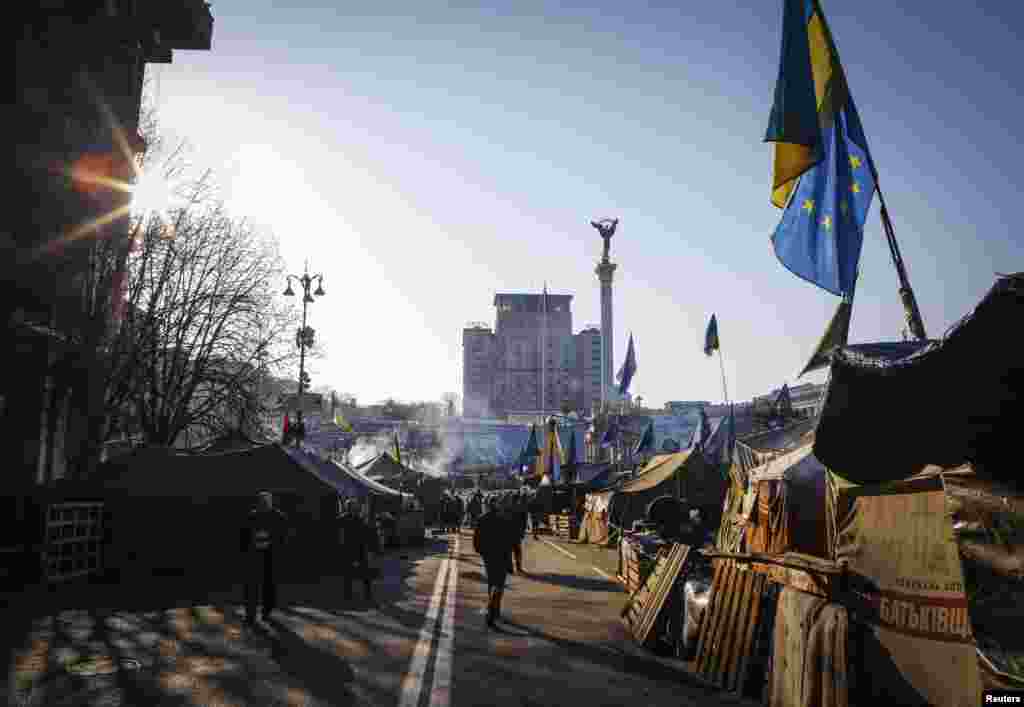 People walk through the 'Euromaidan' protest camp in Independence Square, Kyiv, March 31, 2014.