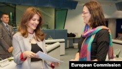 Vlora Citaku dhe Cecilia Malmstrom