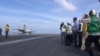 Bộ trưởng Quốc phòng Mỹ thăm hàng không mẫu hạm ở Biển Đông