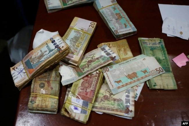 Sudanese banknotes are displayed at a foreign currency brokerage office in Khartoum, Oct. 7, 2018.