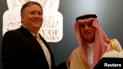 U.S. Secretary of State Mike Pompeo shakes hands with his Saudi counterpart Adel al-Jubeir during a news conference, in Riyadh, Saudi Arabia, Apr. 29, 2018. 