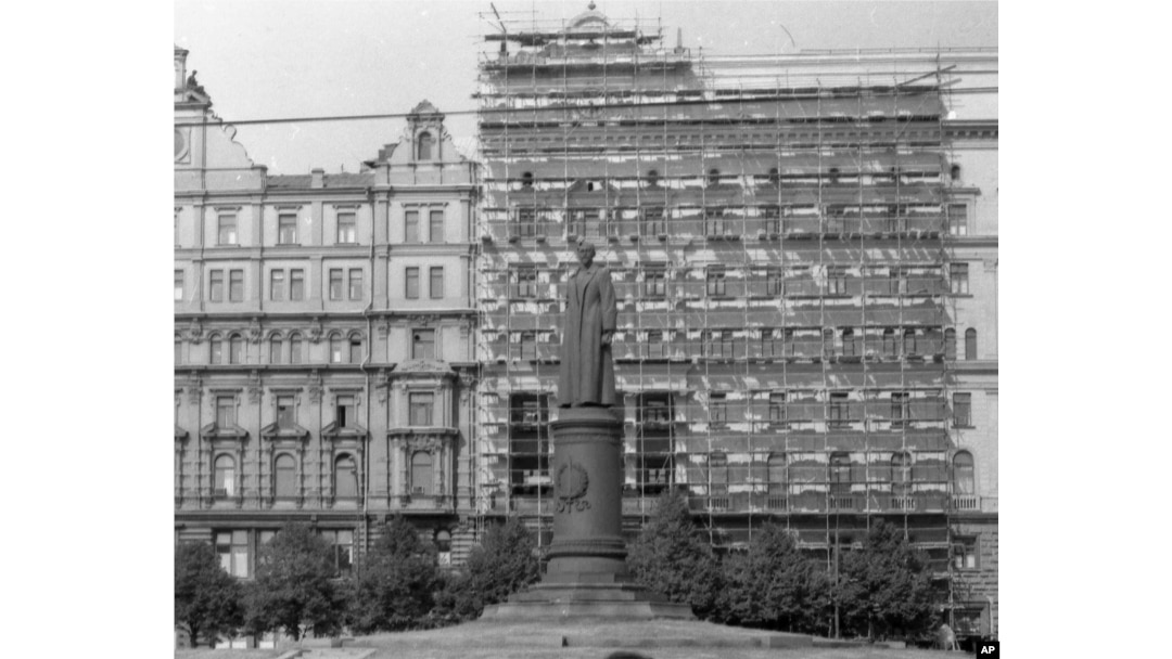 file - A statue of the founder of Russia's first secret police force, Felix Dzershinsky, stands in front of the Headquarters of the KGB, in Moscow, Russia, July 28, 1975, which is getting a fresh coat of paint and repairs to the facade.