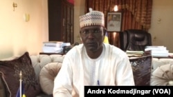 Ali Mbodou Mbodoumi, ministre de la Fonction, du travail publique, du dialogue social à N’Djamena, le 21 août 2019. (VOA/André Kodmadjingar).