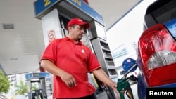 Venezuela, un país productor de petróleo que hoy importa gasolina.