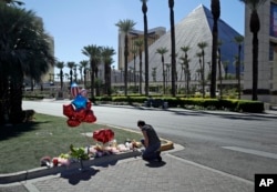 Charlene Ragsdale pauses at a memorial in Las Vegas, Oct. 3, 2017, for those killed Oct. 1 when a gunman opened fire on an outdoor music concert.