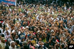 FILE - Protesters chant slogans against the government during a march in Bishoftu, in the Oromia region of Ethiopia, Oct. 2, 2016