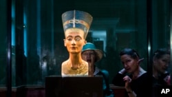 Who is Buried in Nefertiti's Tomb?