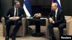 Predsednik Rusije Vladimir Putin i predsednik Srbije Aleksandar Vučić tokom sastanka u Sočiju, Rusija, 25. novembra 2021.