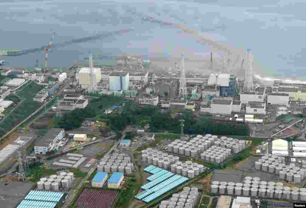An aerial view shows the tsunami-crippled Fukushima Daiichi nuclear power plant and its contaminated water storage tanks in this photo taken by Kyodo, August 20, 2013.