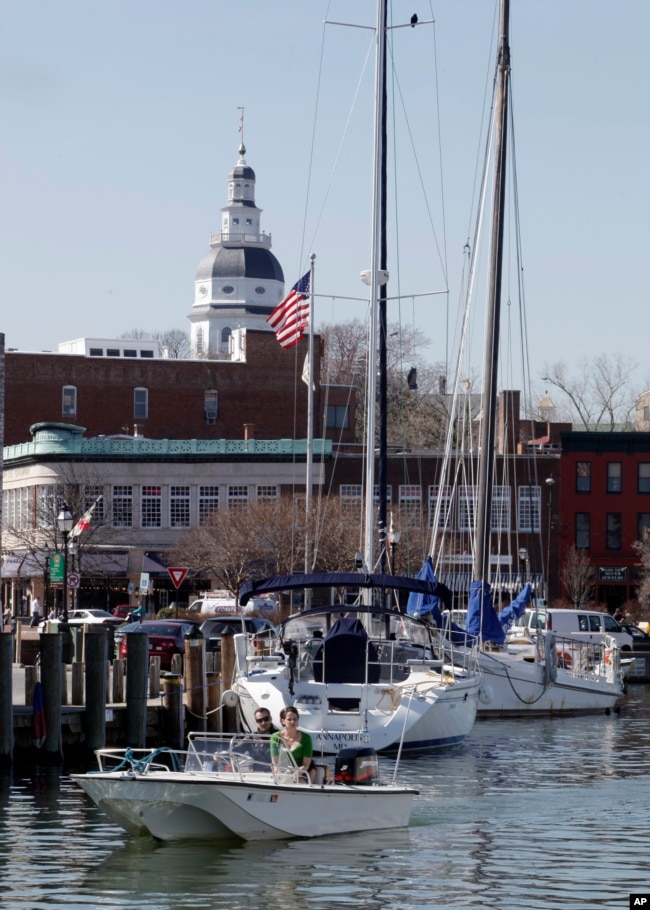 In this photo taken Wednesday, March 17, 2010, the dome of the Maryland State House is shown as a boat leaves the City Dock in Annapolis, Md. (AP Photo/Rob Carr)
