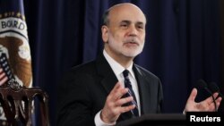 Gubernur Bank Sentral AS, Ben Bernanke memperingatkan untuk tidak terlalu cepat mengurangi stimulus ekonomi (foto: dok). 