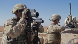 Binh lính Mỹ thám thính khu vực trong một cuộc tuần tra chung hỗn hợp ở Manbij, Syria, ngày 1 tháng 11, 2018.