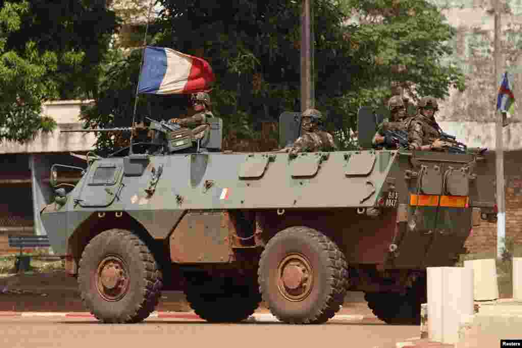 French soldiers patrol in their armoured personnel carrier during fighting in Bangui, Central African Republic, Dec. 5, 2013. 