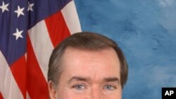 លោក Ed Royce សមាជិក​សភា​អាមេរិកាំងប្រចាំ​រដ្ឋ​កាលីហ្វ័រញ៉ា​ ​មកពីគណបក្ស​សាធារណរដ្ឋ​។