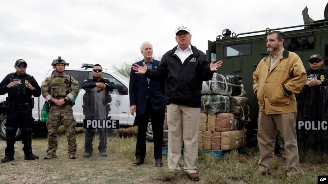 特朗普总统2019年1月10日访问美墨边境（美联社）