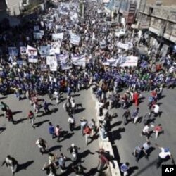 Yemeni protestors march during a demonstration denouncing the immunity law passed for Yemen's President Ali Abdullah Saleh in Sanaa, Yemen, January 22, 2012.