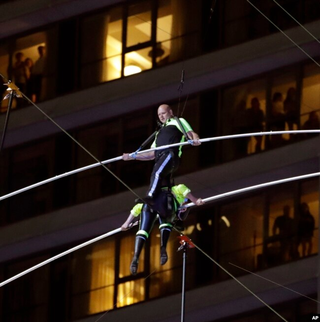 La familia Wallenda se ha destacado en actos de equilibrismo por generaciones, desde sus orígenes en 1780 en el Imperio Austrohúngaro.