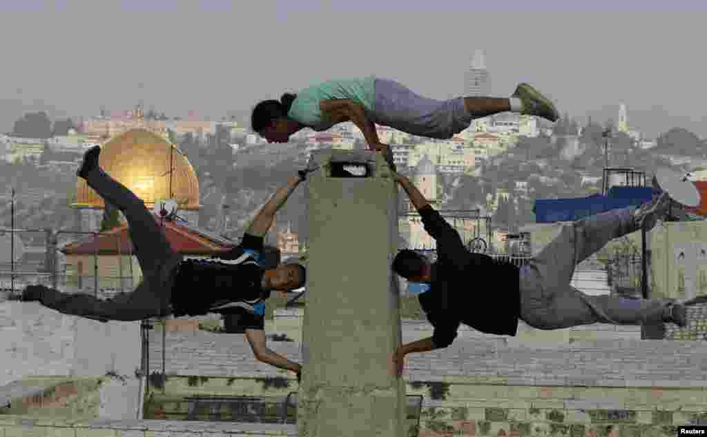 Palestinian youths practice their parkour skills in Jerusalem&#39;s Old City. 