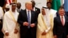 Трамп заявил, что обсуждал проблему Катара с арабскими лидерами