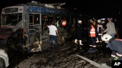 13 Mart Pazar akşamı Ankara Kızılay'daki bombalı saldırıda hasar gören belediye otobüsü