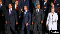 NATO dövlət başçıları və rəsmiləri ikigünlük NATO sammitinin keçirildiyi Kardiff Qəsrində birgə şəkil çəkdirir. Uels, 4 sentyabr, 2014.