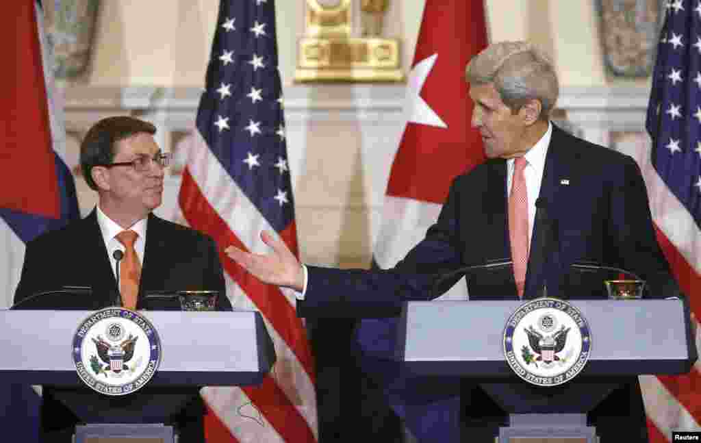 En agosto de 2015 la bandera estadounidense fue izada este en la embajada de Estados Unidos en La Habana en una ceremonia en la que participó el secretario de Estado, John Kerry, y otros funcionarios estadounidenses y cubanos. &quot;En nombre de mi país, Estados Unidos, acogemos con beneplácito este nuevo comienzo con el pueblo y el gobierno de Cuba&quot; dijo el secretario de Estado, John Kerry, en español. &nbsp;