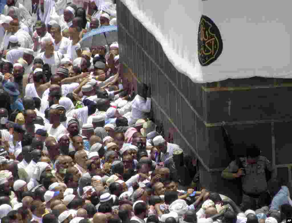 صدها هزار مسلمان برای مراسم حج در مکه به سر می برند.&nbsp;