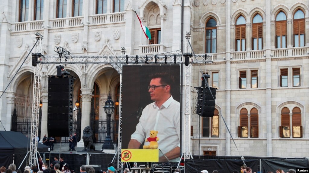 匈牙利首都布达佩斯市长卡拉松尼在抗议建中国大学分校园的集会上发言（路透社2021年6月5日）(photo:VOA)