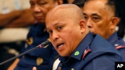 Kepala Kepolisian Nasional Filipina Jenderal Ronald Dela Rosa berbicara di Senat soal perang narkoba. (Foto: Dok)