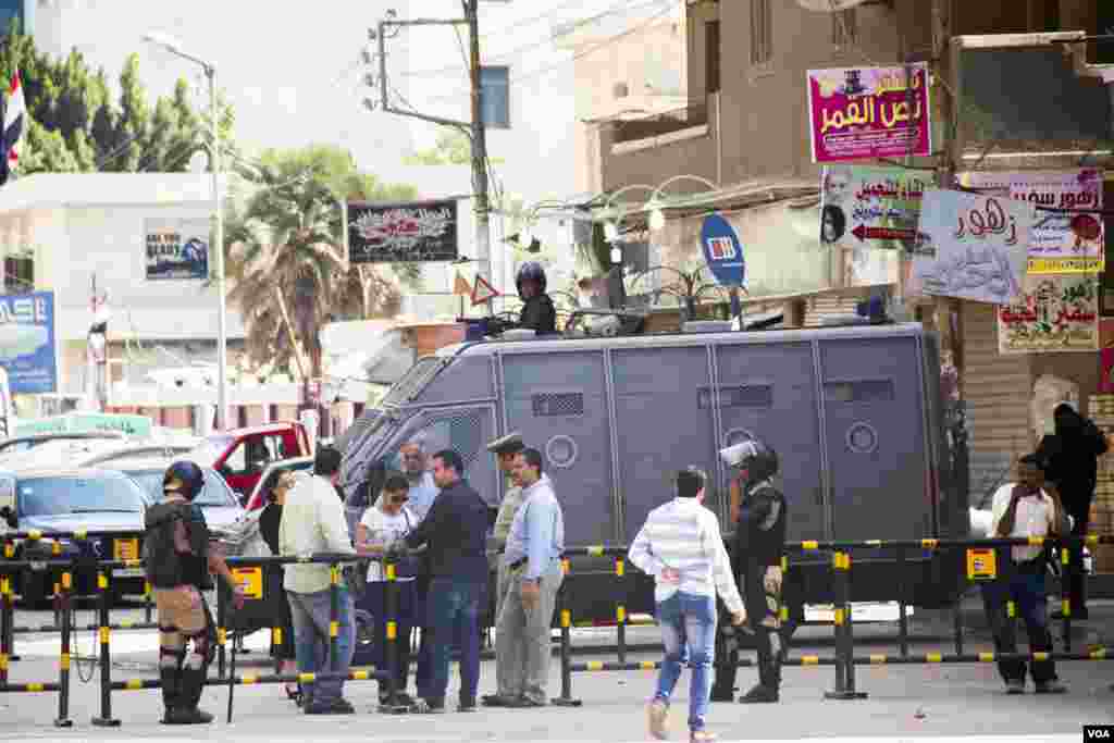 Security is tight as police guard the area and blocking out cars and uninvited people from the church vigil in Tanta, Egypt, Saturday, May 20, 2017. (H. Elrasam/VOA)