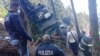 Police et secouristes sur les lieux du crash d'un téléphérique qui s'est effondré à Stresa, près du lac Majeur, en Italie, le 23 mai 2021.