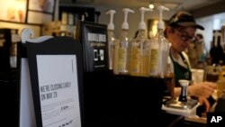 A "store closing early" sign for May 29 is posted at a pickup counter at a Starbucks location, May 25, 2018, in Chicago, Illinois.