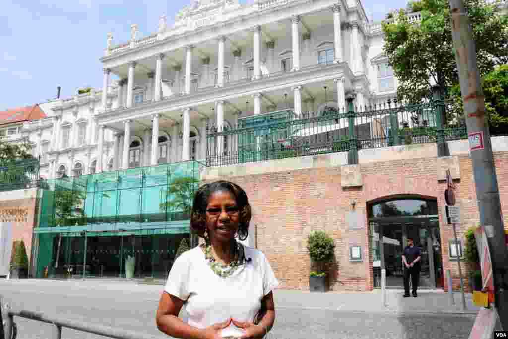 VOA State Department correspondent Pam Dockins reporting on Iran nuclear talks from Vienna, June 2015.