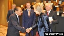 Menko Maritim Rizal Ramli (kiri) menyambut Putri Astrid dari Belgia, dalam diskusi dan penandatanganan beberapa kerjasama Indonesia-Belgia di Hotel Pullman Jakarta, Rabu 16/3 (courtesy: Menko Maritim dan Sumber Daya). 