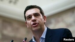 Grčki premijer Alexis Tsipras obraća se svojoj stranci u parlamentu, 17. februar, 2015. 