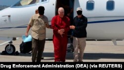 Eduardo Arellano Felix diperlihatkan setelah diekstradisi dari Meksiko dalam foto selebaran Drug Enforcement Administration (DEA) yang dirilis ke Reuters pada 4 September 2012. (Foto: DEA via Reuters)