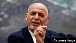 سابق سفارت کار رستم شاہ مہمند کے مطابق افغان صدر اشرف غنی نے طالبان قيديوں کی رہائی سے متعلق مسئلہ اس لیے اٹھايا ہے تاکہ امن عمل میں اُن کی بھی انٹری ہو سکے۔ (فائل فوٹو)