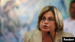 La congresista republicana Ileana Ros-Lehtinen, pidió en el Senado que se tomen medidas más fuertes para evitar que el gobierno iraní desarrolle "supuestas" armas nucleares.