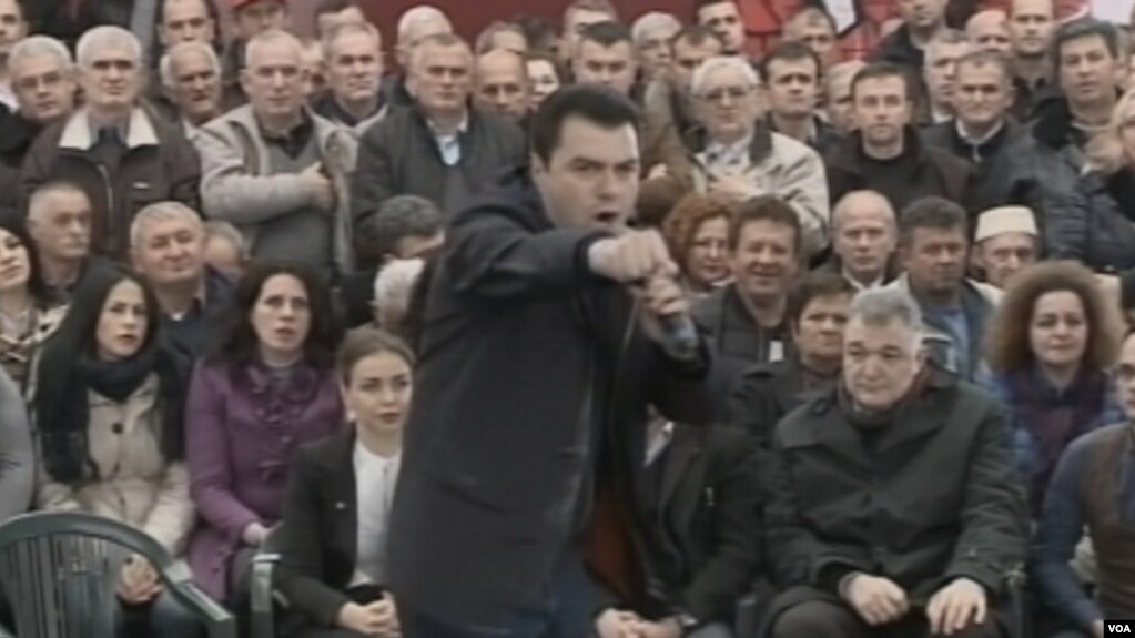 Protesta, Basha sërish me tone të ashpra