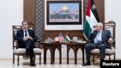 Antony Blinken, secretário de Estado americano, e Mahmoud Abbas, Presidente da Autoridade Palestiniano