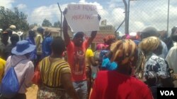 Opposition MDC-T supporters demonstrating outside Mutasa Grain Marketing Board Depot. (Photo: Loidharm Moyo)
