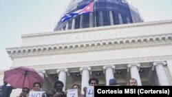 Luis Manuel Otero Alcántara (fifth from left) along with other artists from the San Isidro Movement at the National Capitol of Cuba in August 2018 in protest at the then imminent approval of Decree 349 against free creation on the island.