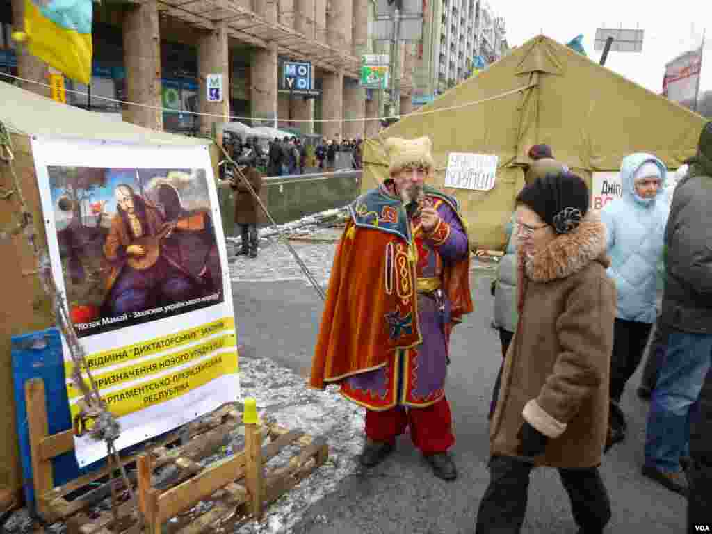 A protest camp in Independence Square, Kyiv, Jan. 28, 2014. (H. Ridgwell/VOA)
