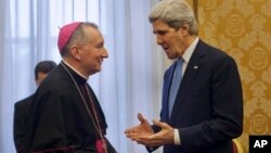 John Kerry se entrevistó en la Santa Sede con el secretario de Estado del Vaticano, Pietro Parolin.